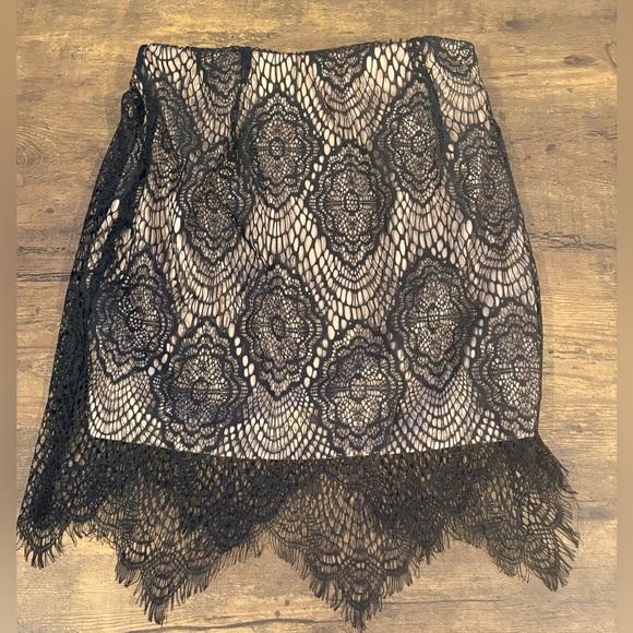 Elegant Black Lace Skirt - Picture 2 of 3